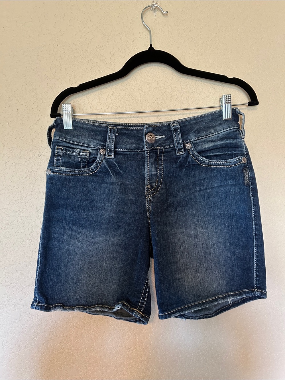 Silver Jeans Suki Mid Shorts Women’s Size 27 Dark Wash Stretch Denim Jean Shorts